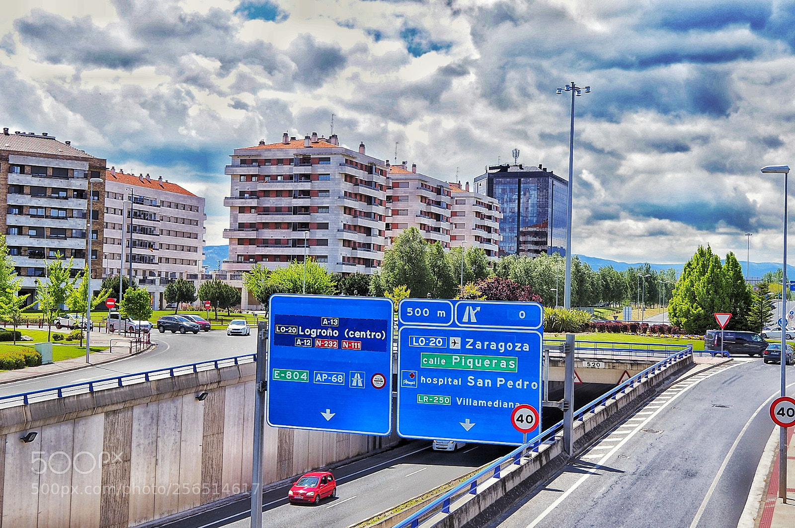 Olympus OM-D E-M10 II sample photo. Logroño photography
