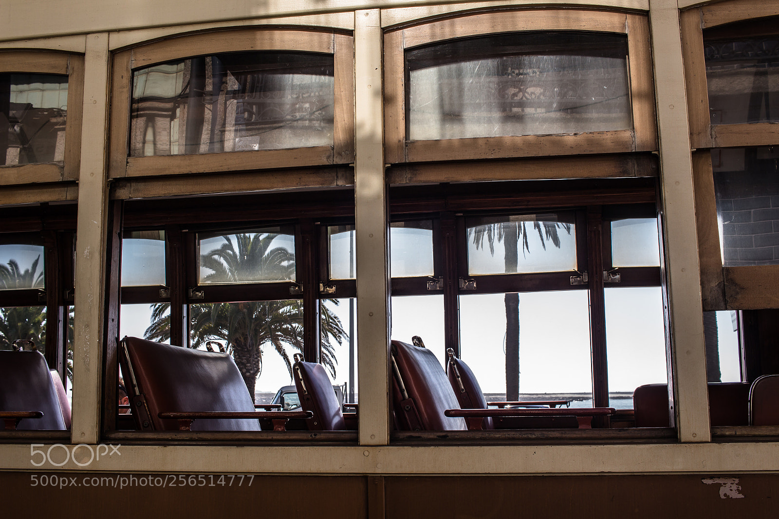 Canon EOS 700D (EOS Rebel T5i / EOS Kiss X7i) sample photo. Old porto tram photography