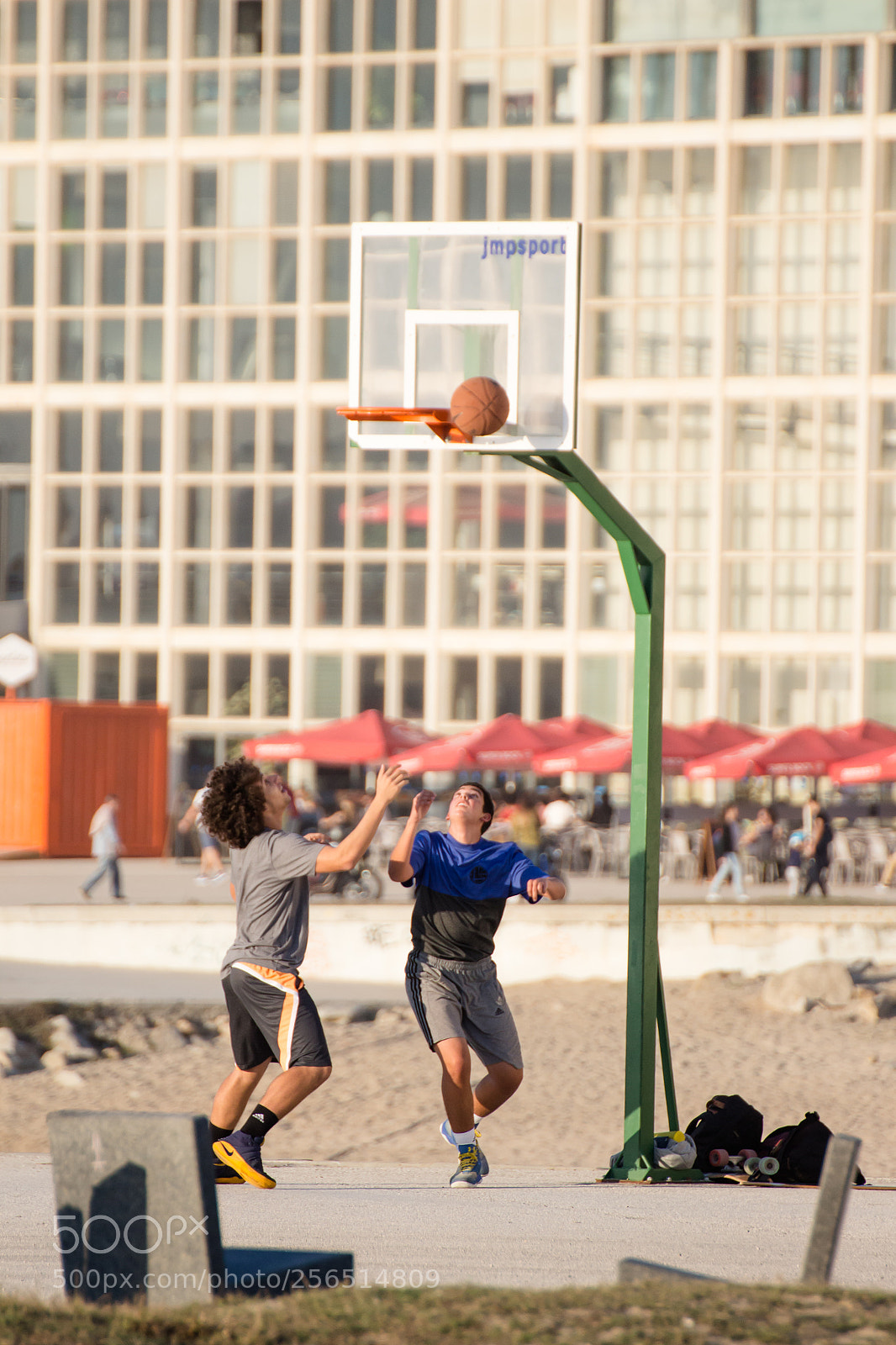 Canon EOS 700D (EOS Rebel T5i / EOS Kiss X7i) sample photo. Playing ball photography
