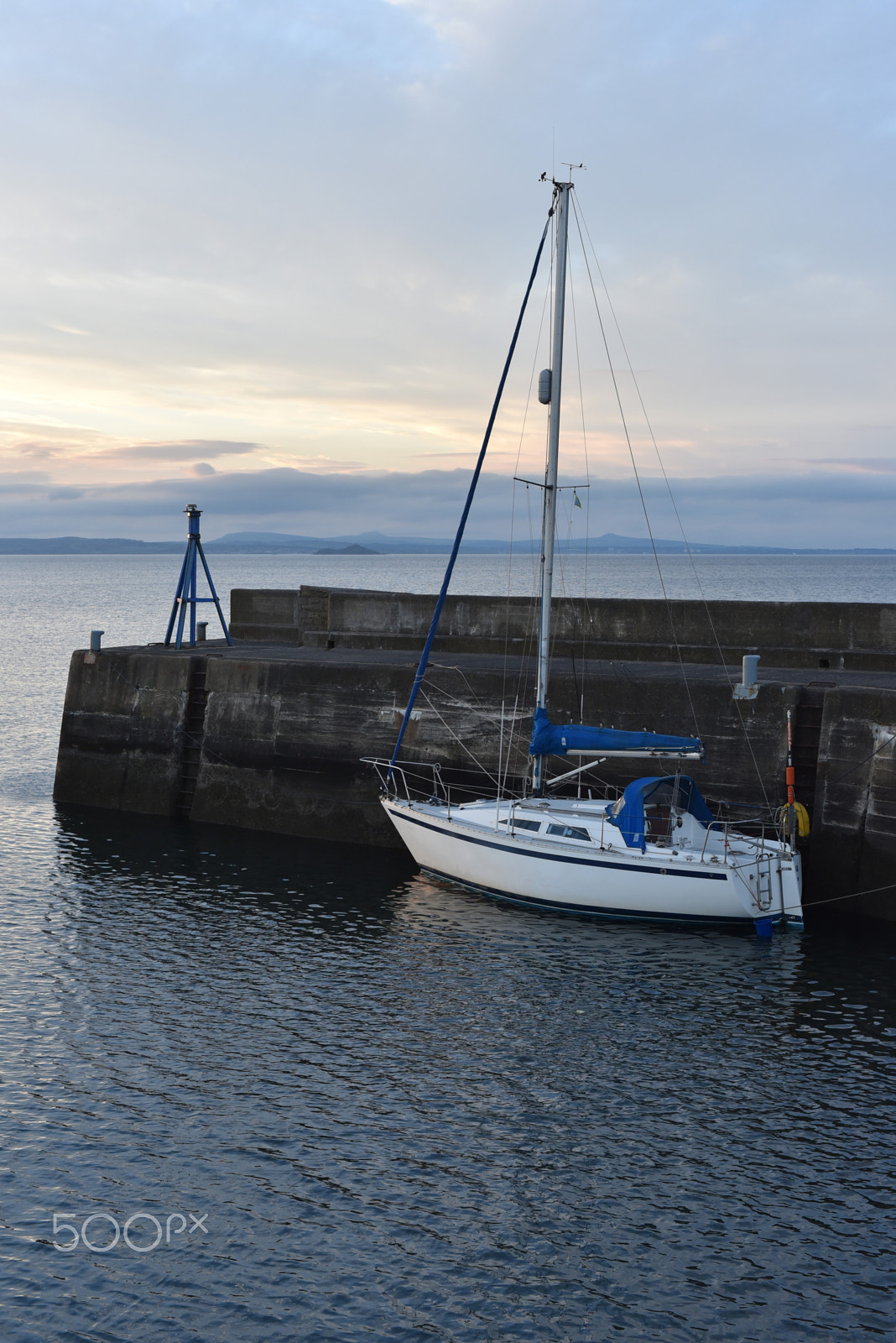 Nikon D750 + Nikon AF Nikkor 50mm F1.4D sample photo. Moored for the night photography