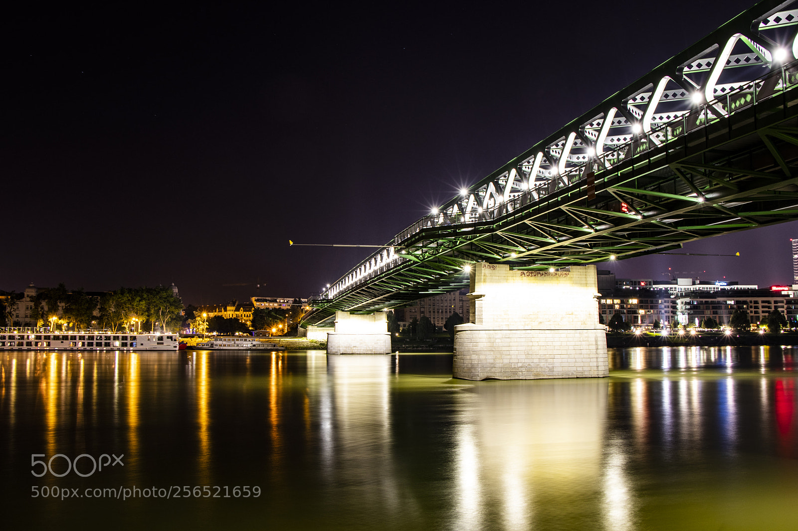 Canon EOS 77D (EOS 9000D / EOS 770D) sample photo. Bridge photography