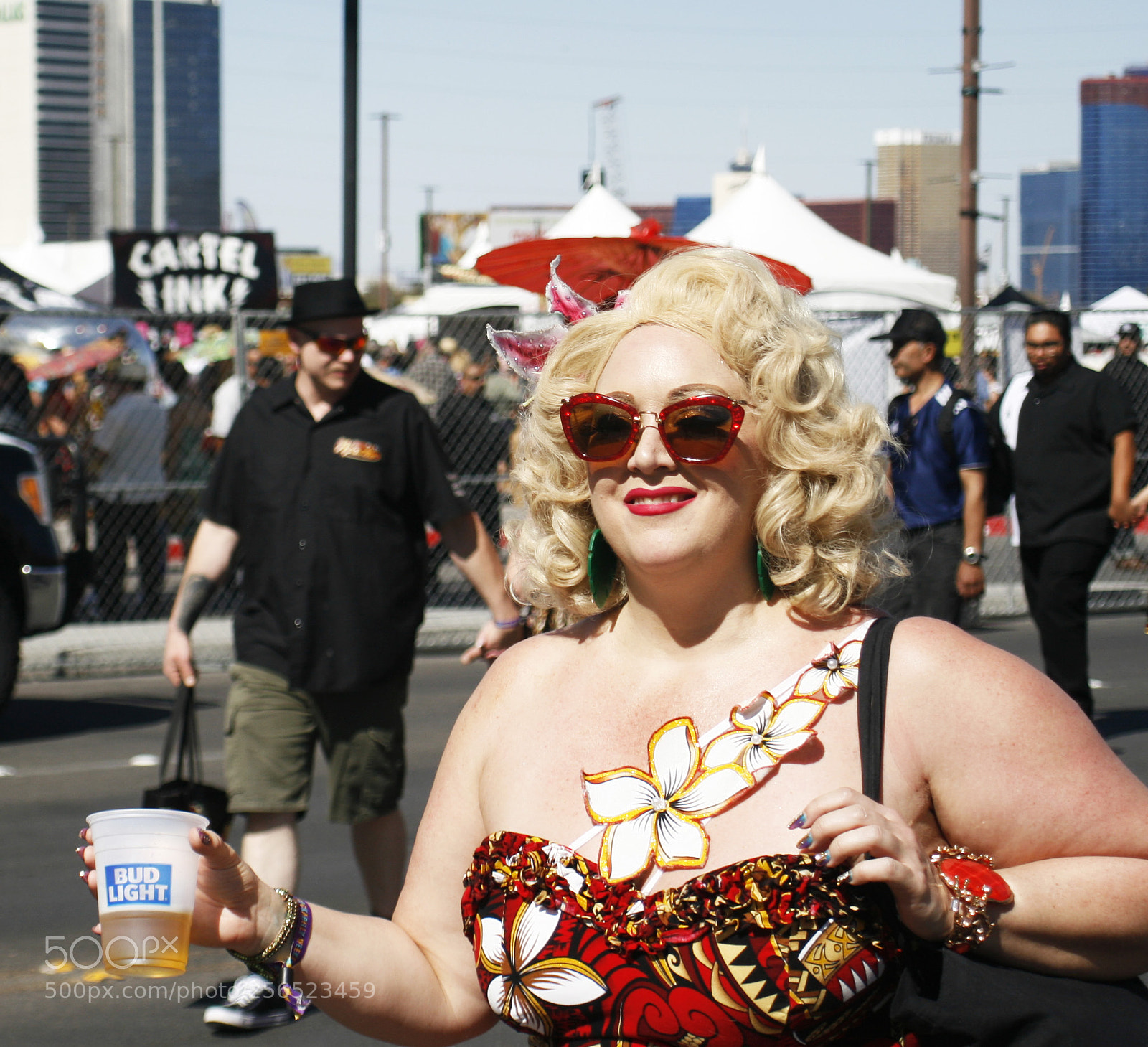 Canon EOS 30D sample photo. A blonde and her photography