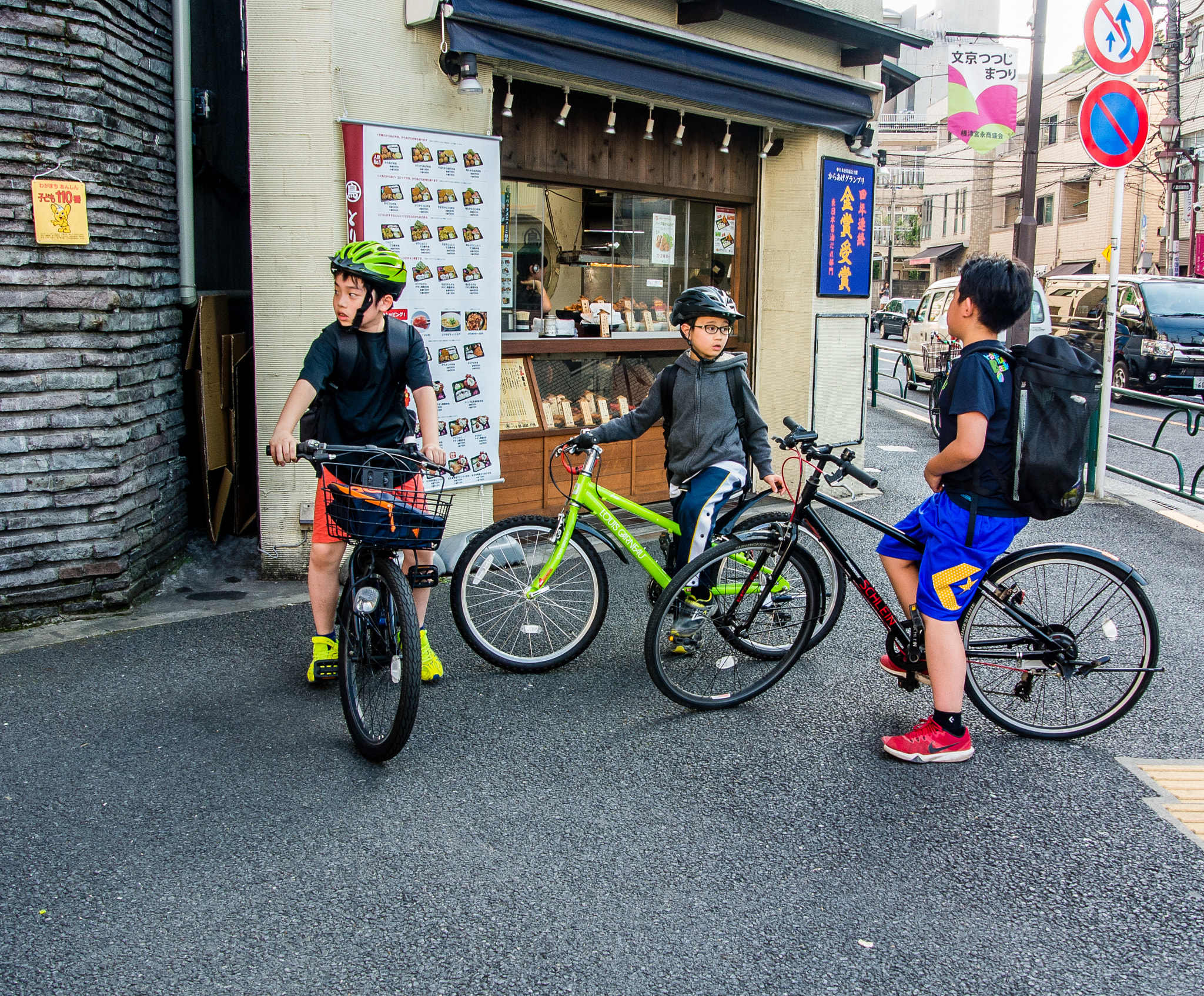 Nikon 1 V1 sample photo. Children in the city photography