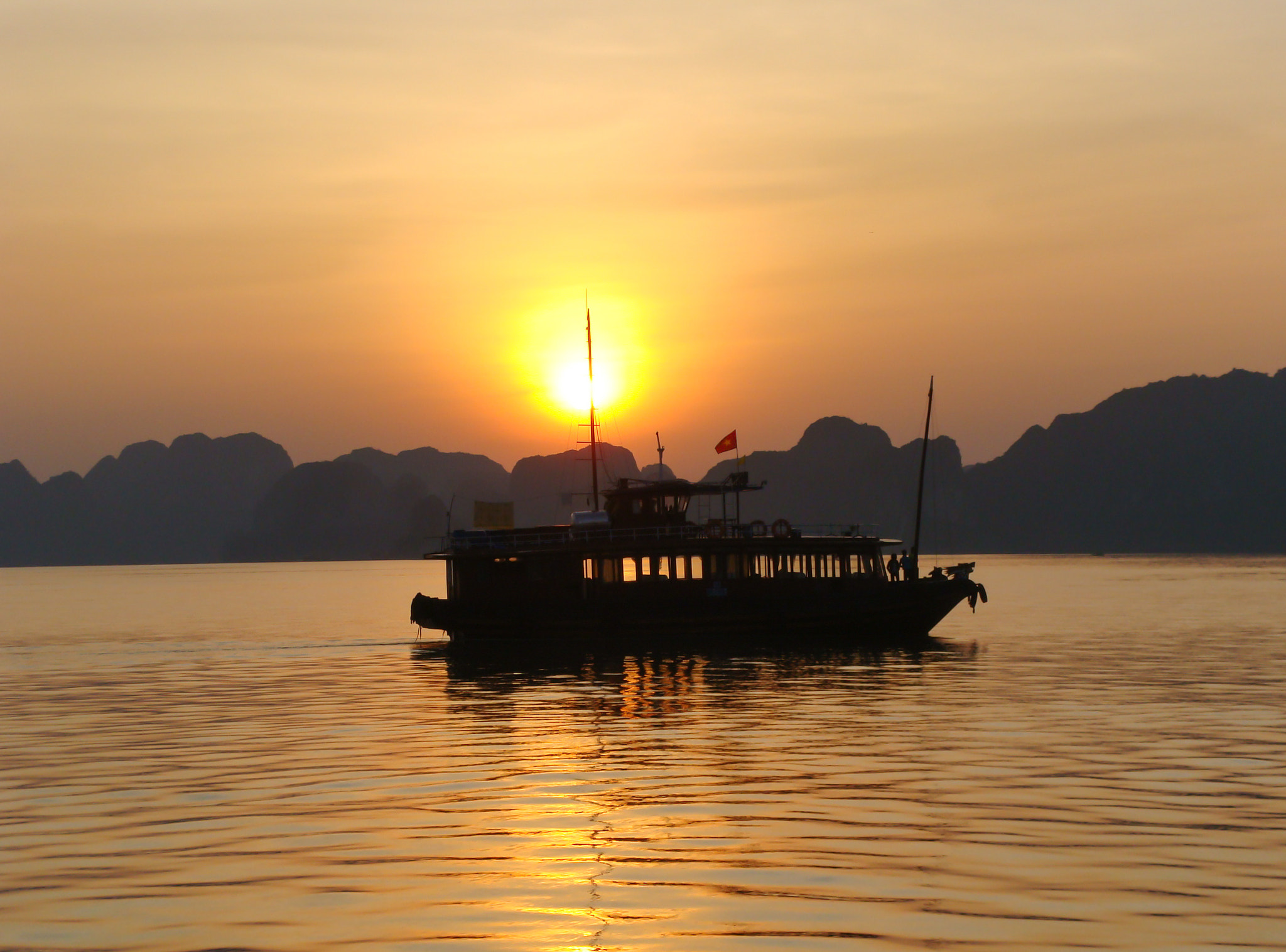 Sony DSC-H3 sample photo. Ha long bay, vietnam photography