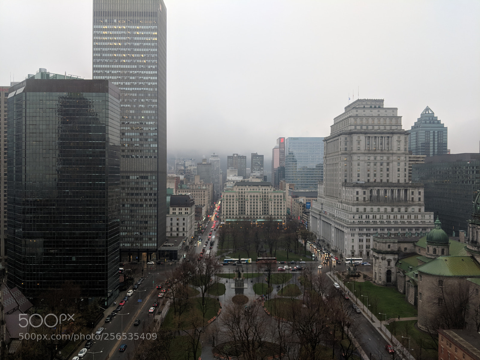 Google Pixel 2 XL sample photo. Montreal in the rain photography
