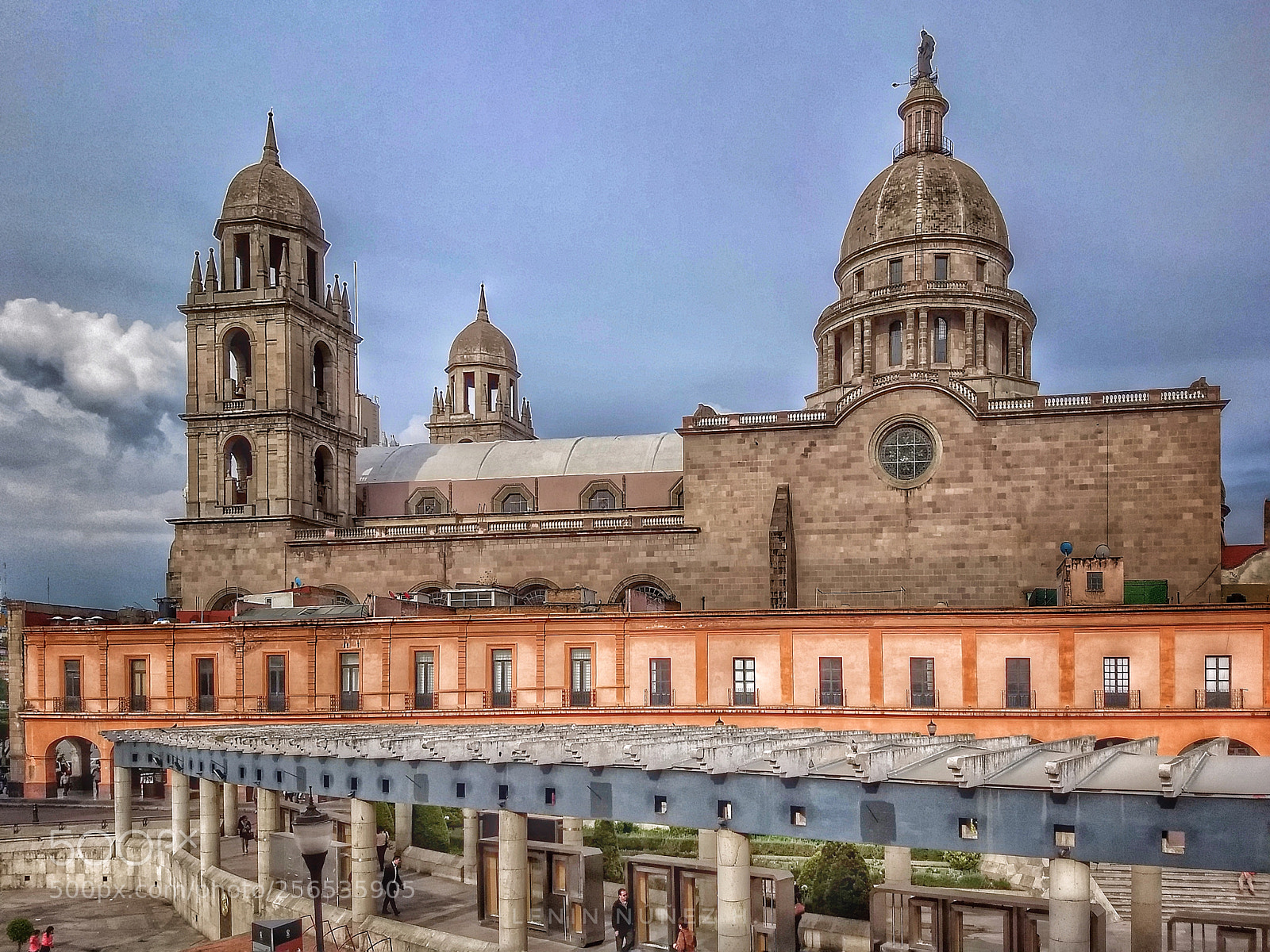 Motorola Moto G (5) Plus sample photo. Up catedral photography