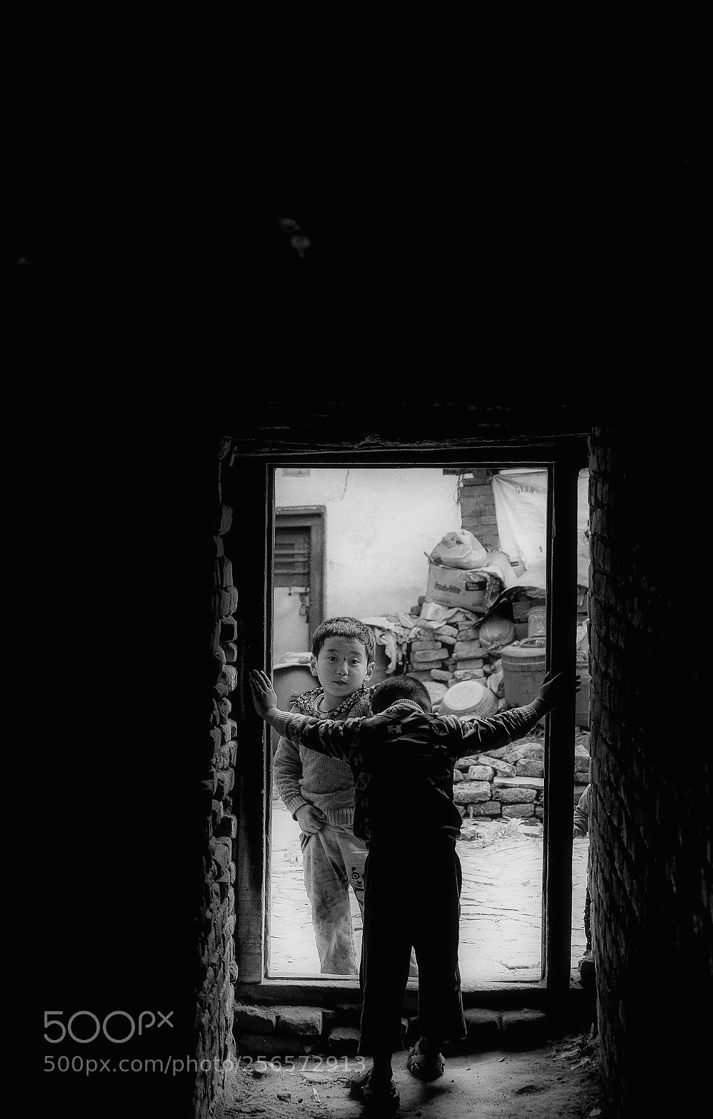 Fujifilm X-T2 sample photo. Boys in the door photography