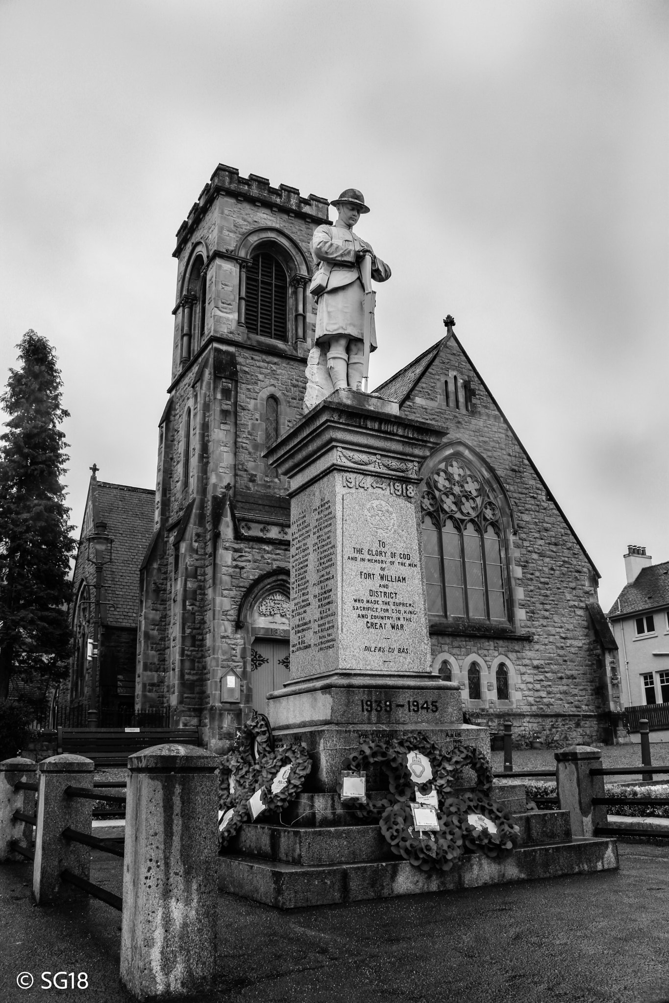 Canon EOS 2000D (EOS Rebel T7 / EOS Kiss X90 / EOS 1500D) sample photo. Fort william war memorial photography