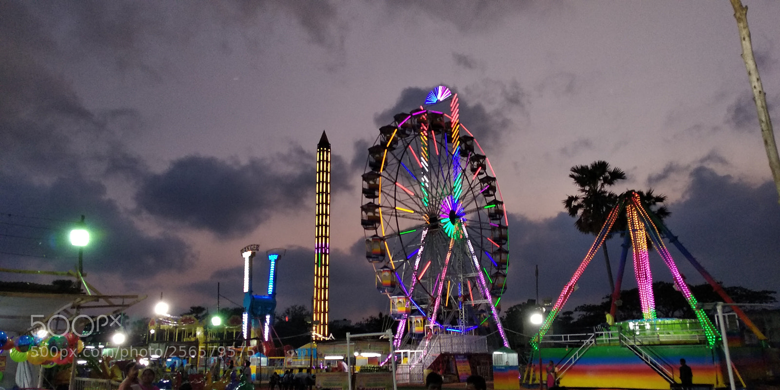 Xiaomi Redmi Note 5 sample photo. Exhibition evening photography