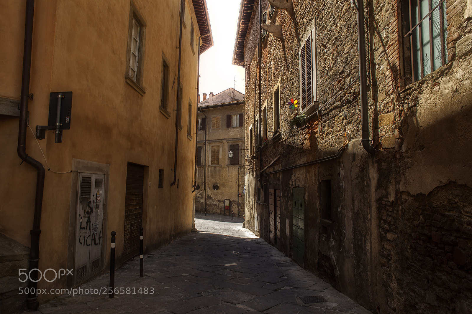 Canon EOS 5D Mark II sample photo. Arezzo | alley | (2018) photography
