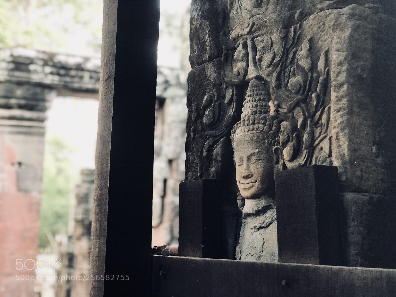 Apple iPhone X sample photo. The smiling stone  photography