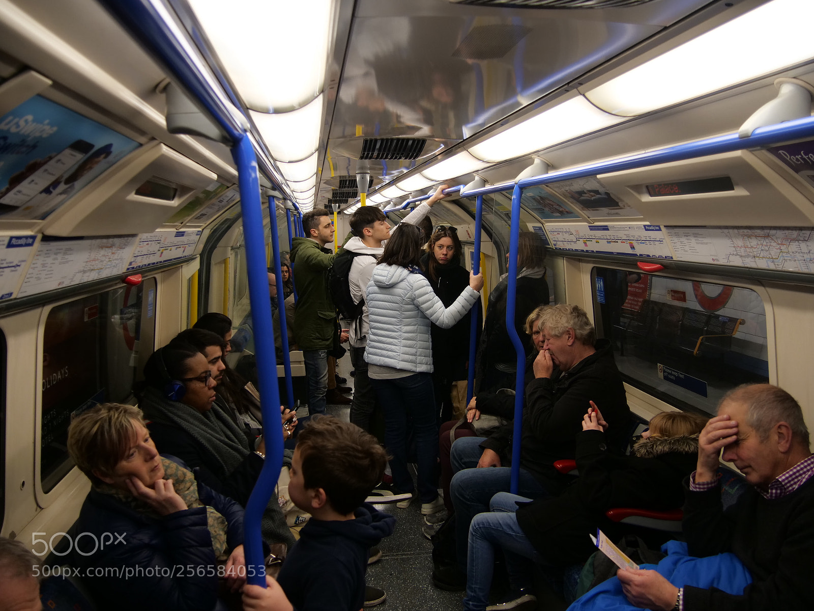 Panasonic Lumix DC-G9 sample photo. Little subway photography
