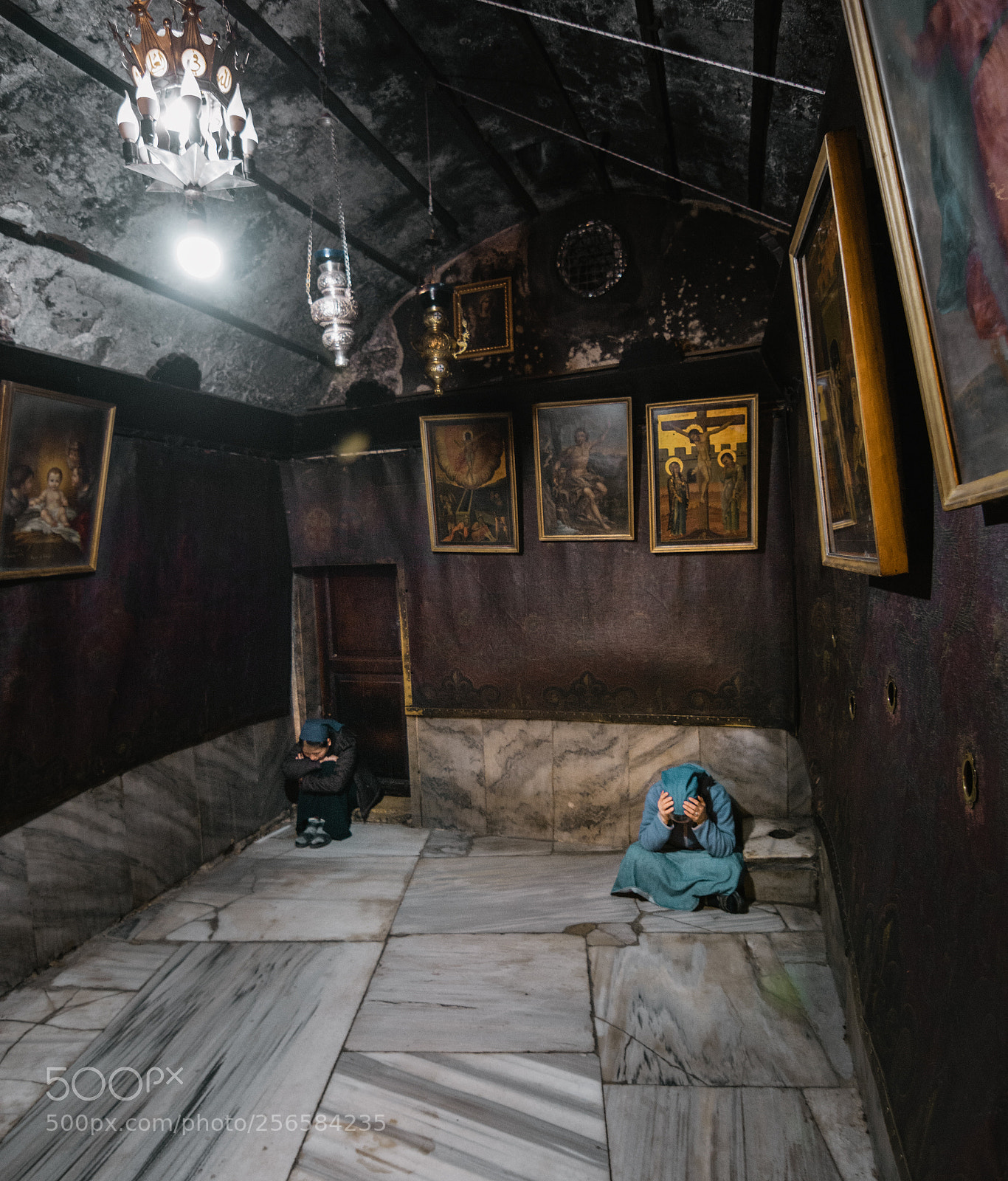 Nikon D7100 sample photo. Nuns praying at the photography