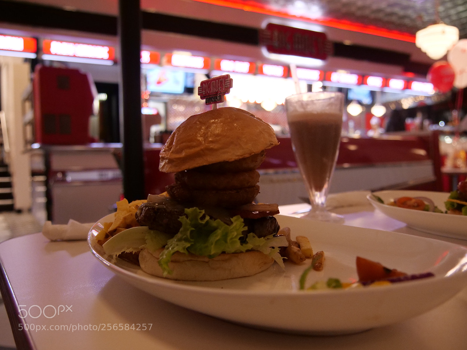 Panasonic Lumix DC-G9 sample photo. Burger photography