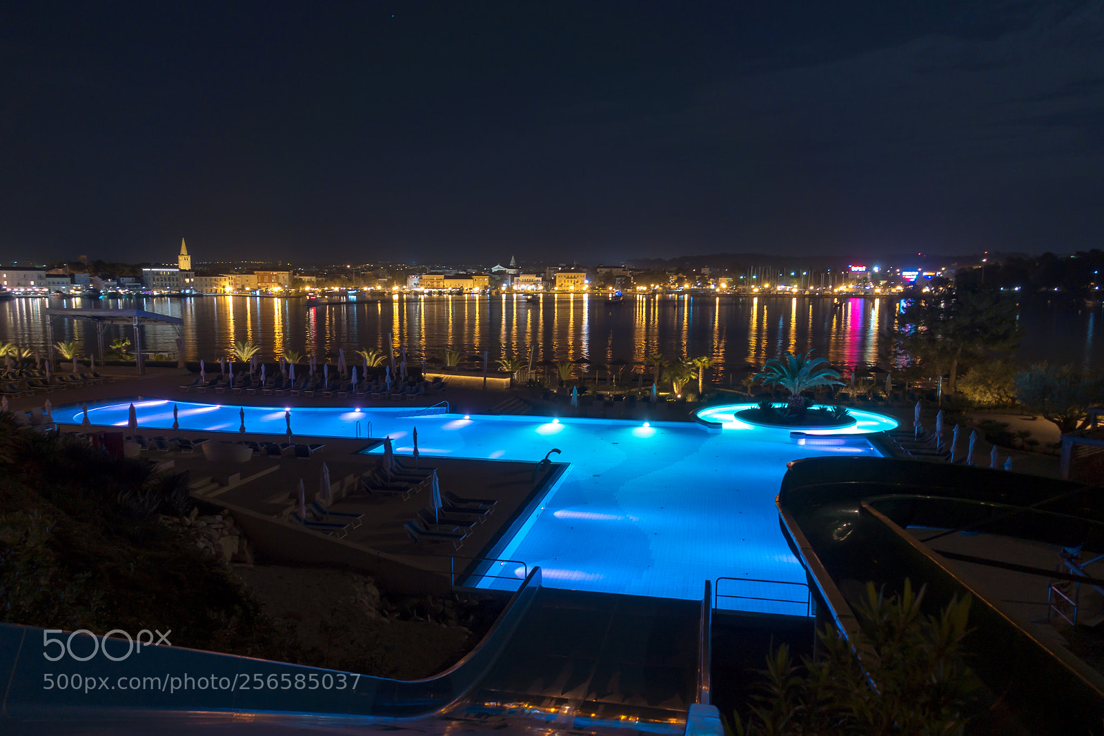 Sony DSC-RX100M5 sample photo. Luxury island resort with photography