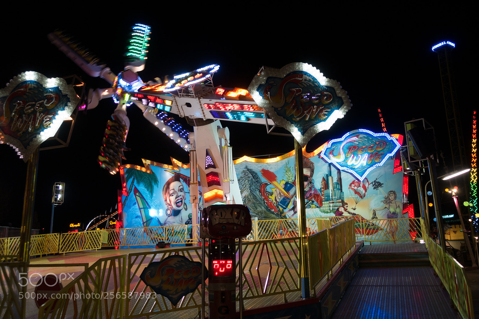 Sony DSC-RX100M5 sample photo. Amusement park ride at photography