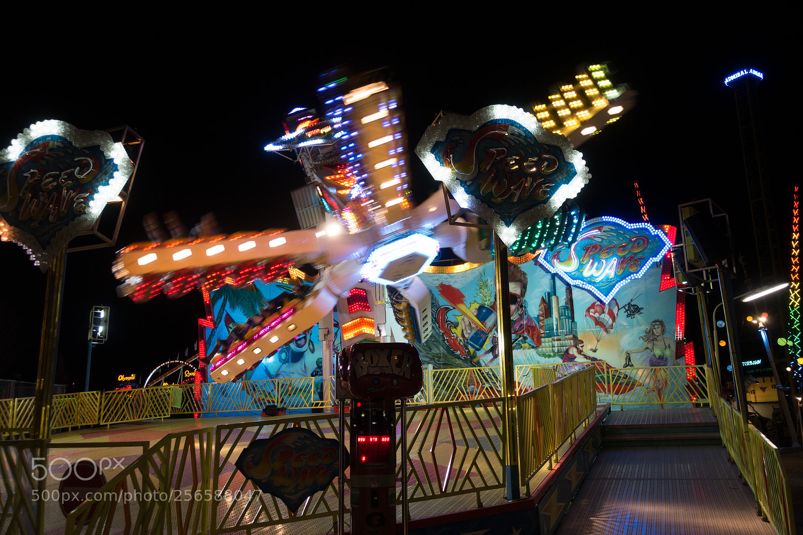 Sony DSC-RX100M5 sample photo. Amusement park ride at photography