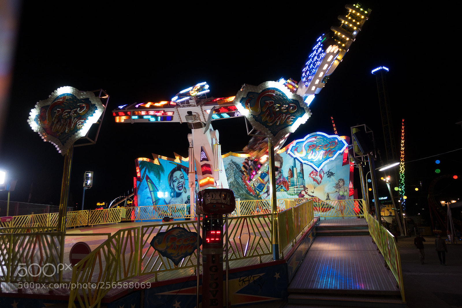 Sony DSC-RX100M5 sample photo. Amusement park ride at photography