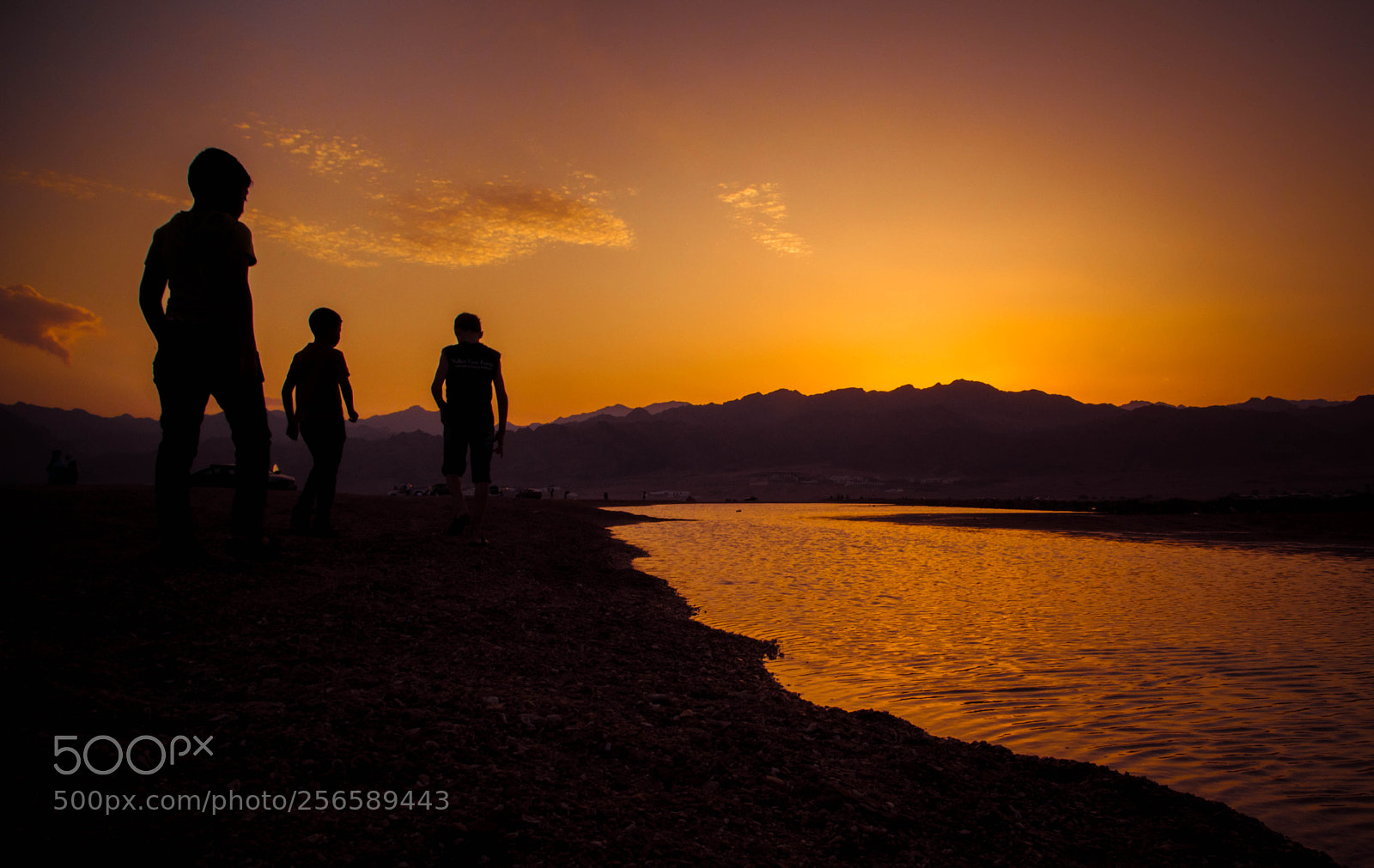 Canon EOS 5D Mark IV sample photo. Children silhouette photography