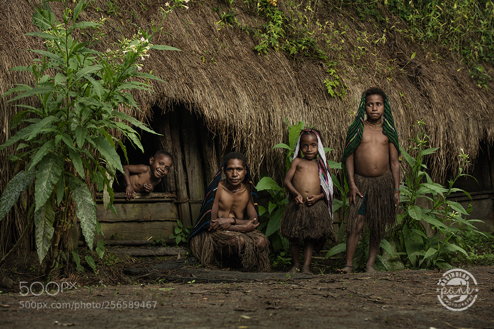 Canon EOS 5DS R sample photo. Dani's mom and children's photography