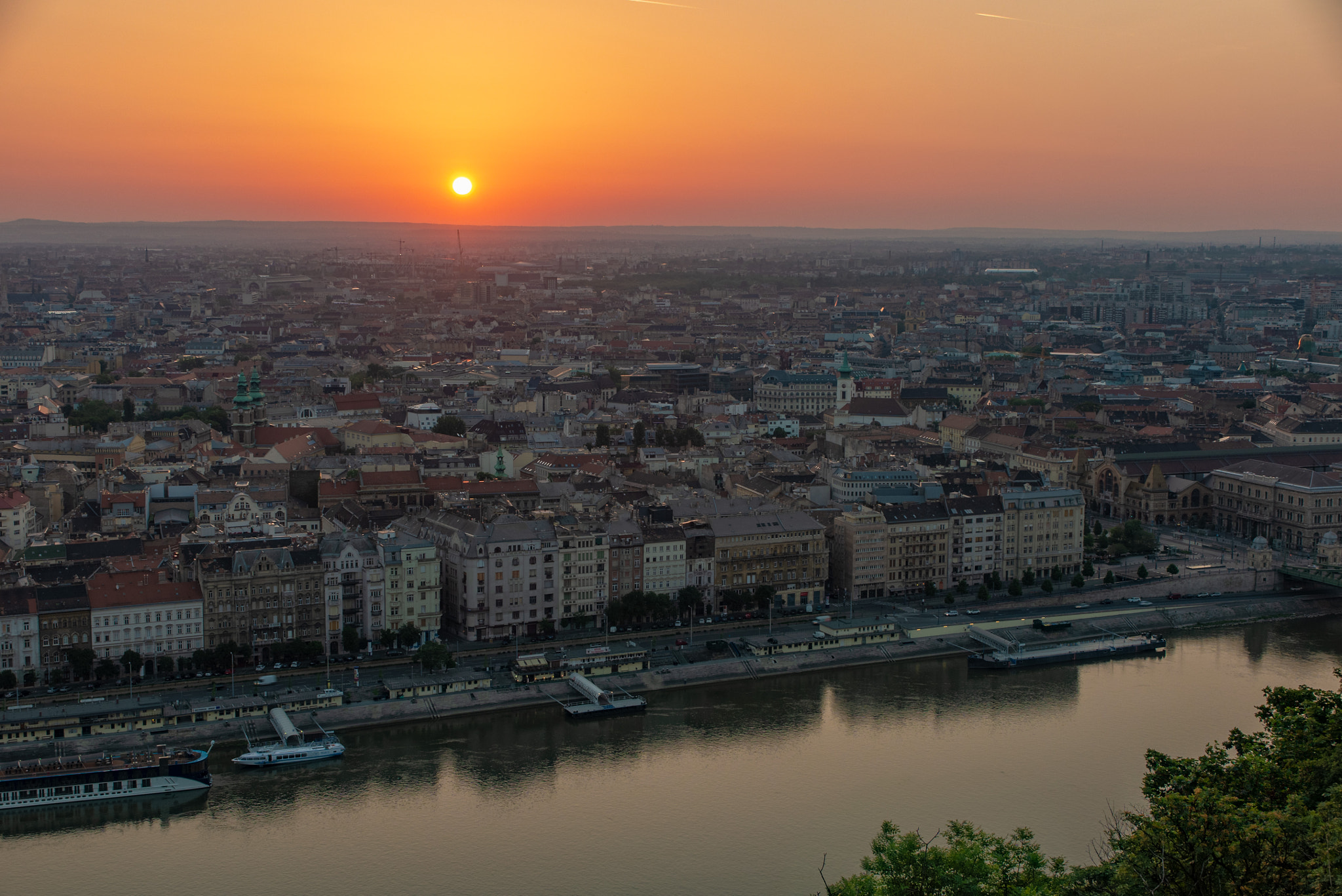 Canon PowerShot G1 X Mark II sample photo. Sunrise over budapest photography