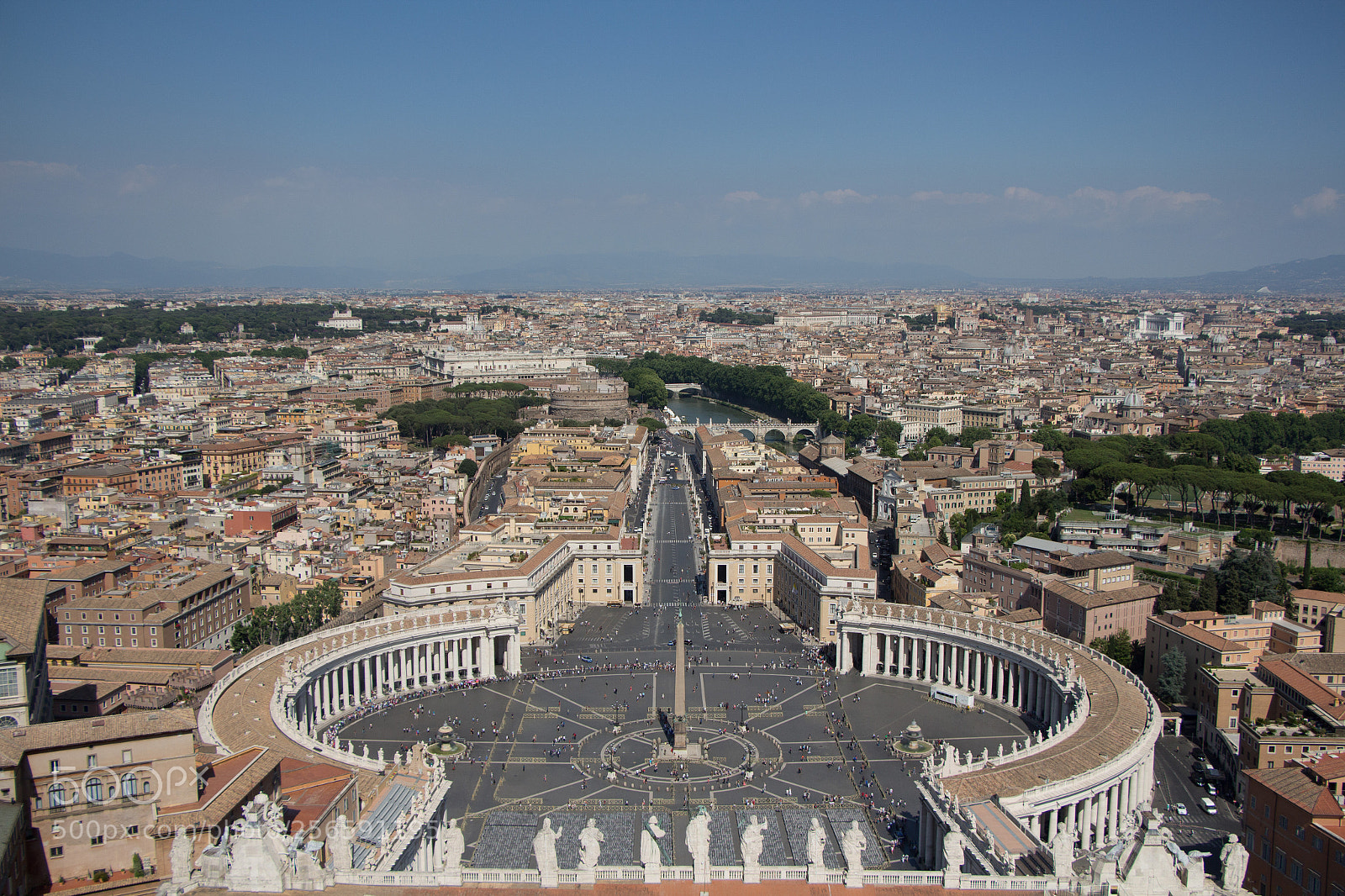 Canon EOS 650D (EOS Rebel T4i / EOS Kiss X6i) sample photo. St peter square photography
