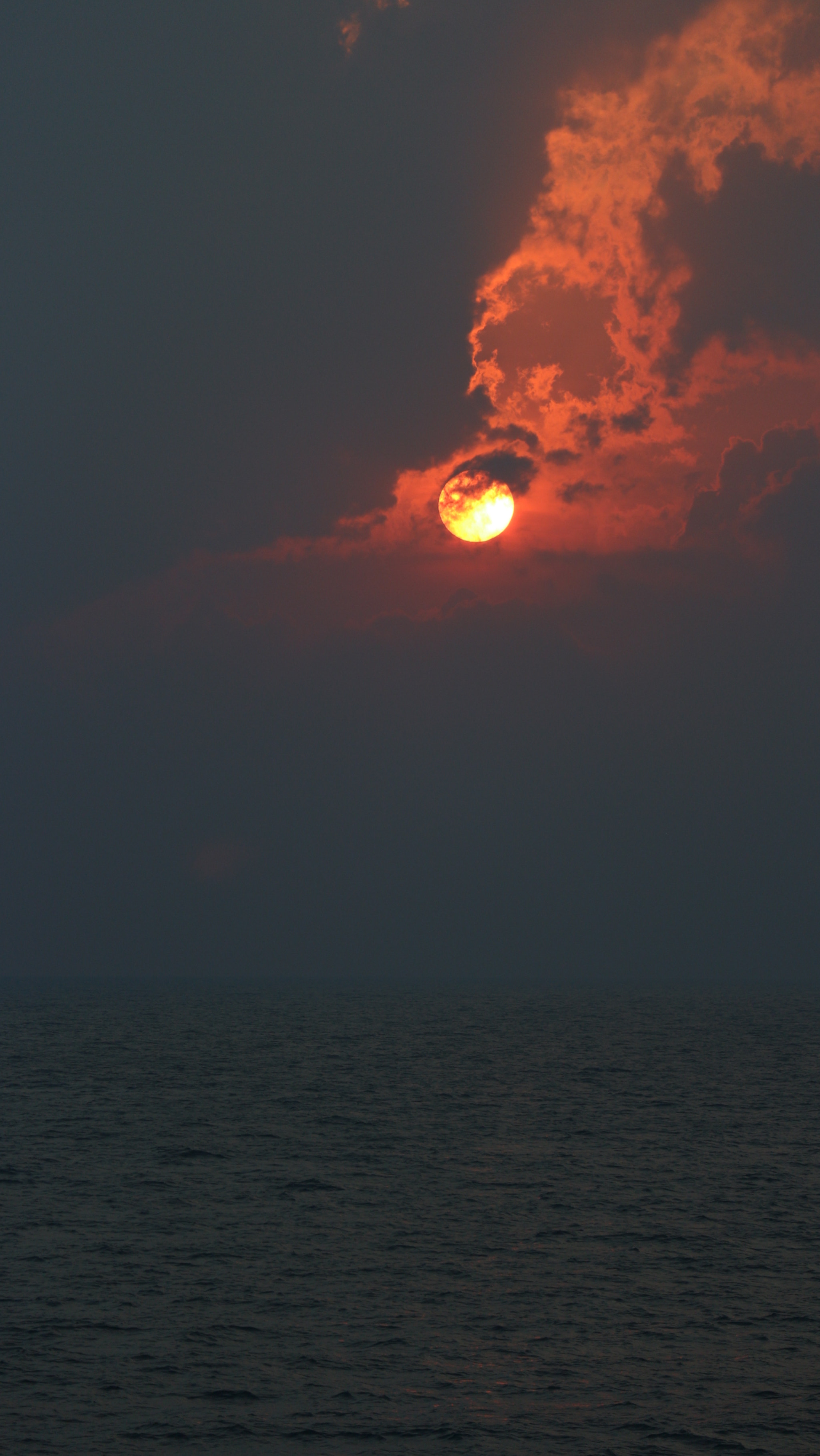 Canon EF-M 55-200mm F4.5-6.3 IS STM sample photo. Sunset or fire ball photography