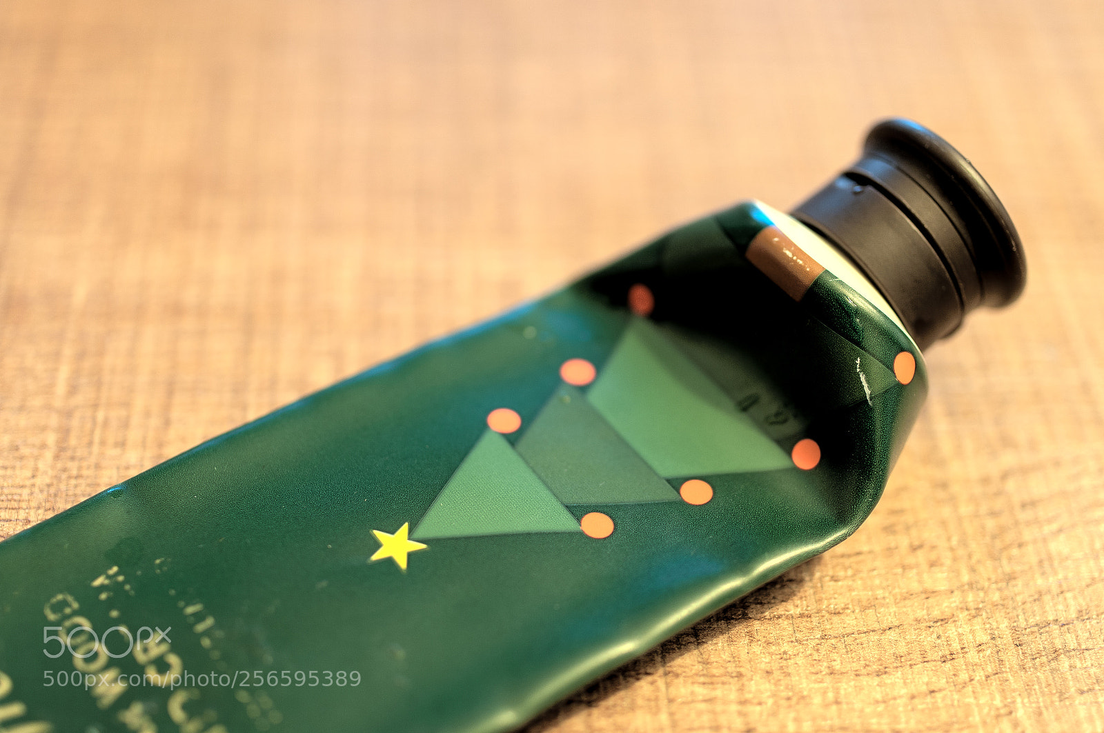 Pentax K20D sample photo. Hand cream.护手霜 photography