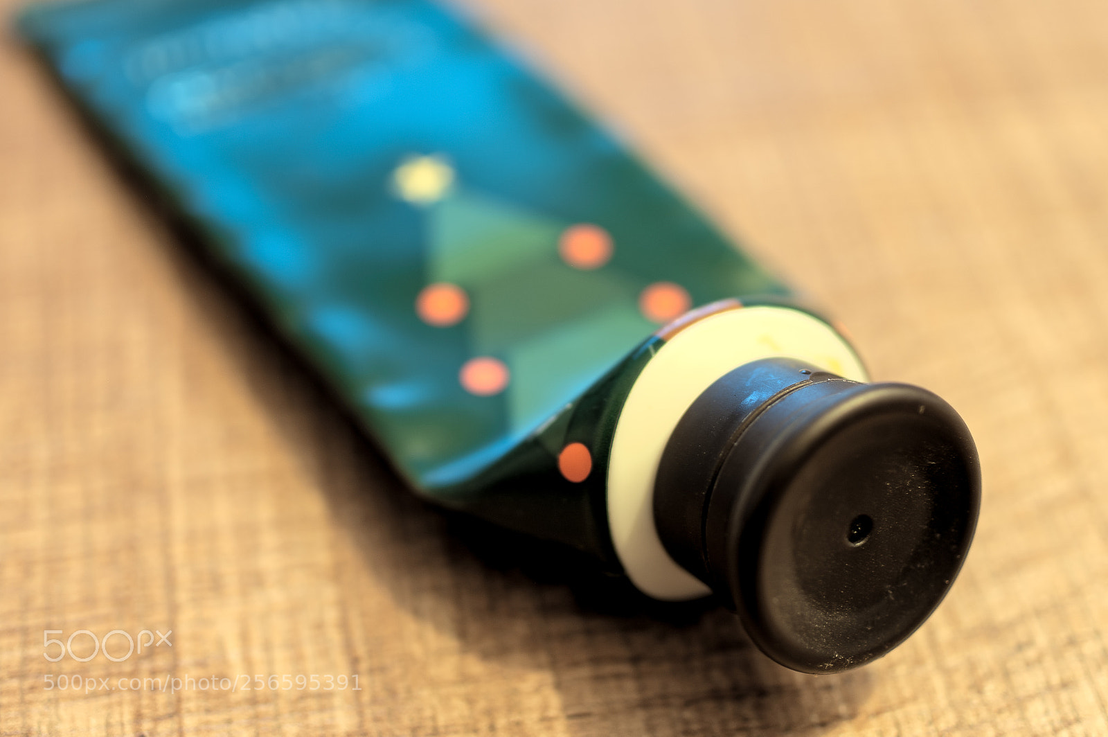 Pentax K20D sample photo. Hand cream.护手霜 photography