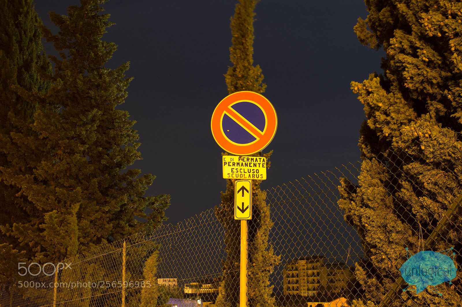 Canon EOS 1200D (EOS Rebel T5 / EOS Kiss X70 / EOS Hi) sample photo. Traffic sign photography