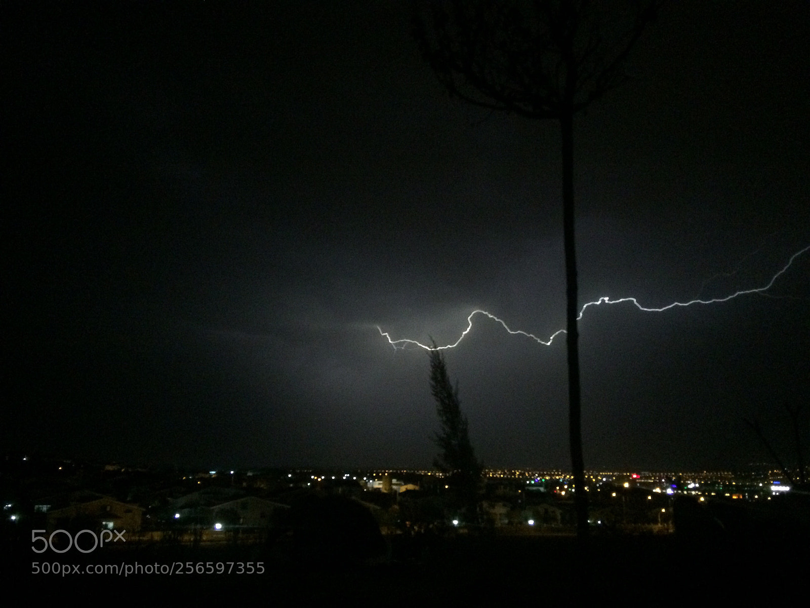 Apple iPhone 5s sample photo. Lightning photography