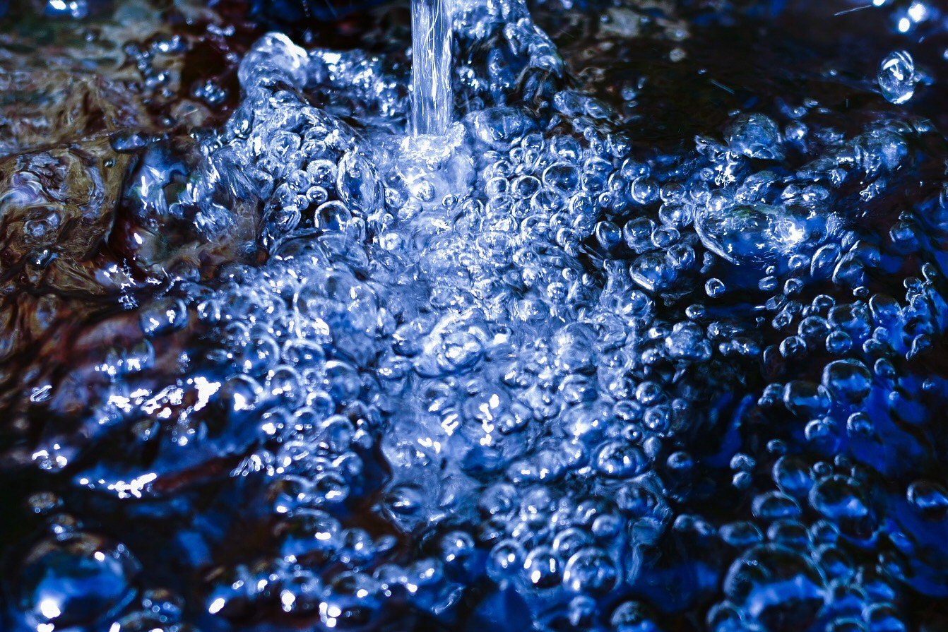 Panasonic Lumix DMC-GX85 (Lumix DMC-GX80 / Lumix DMC-GX7 Mark II) sample photo. Bubble  photography