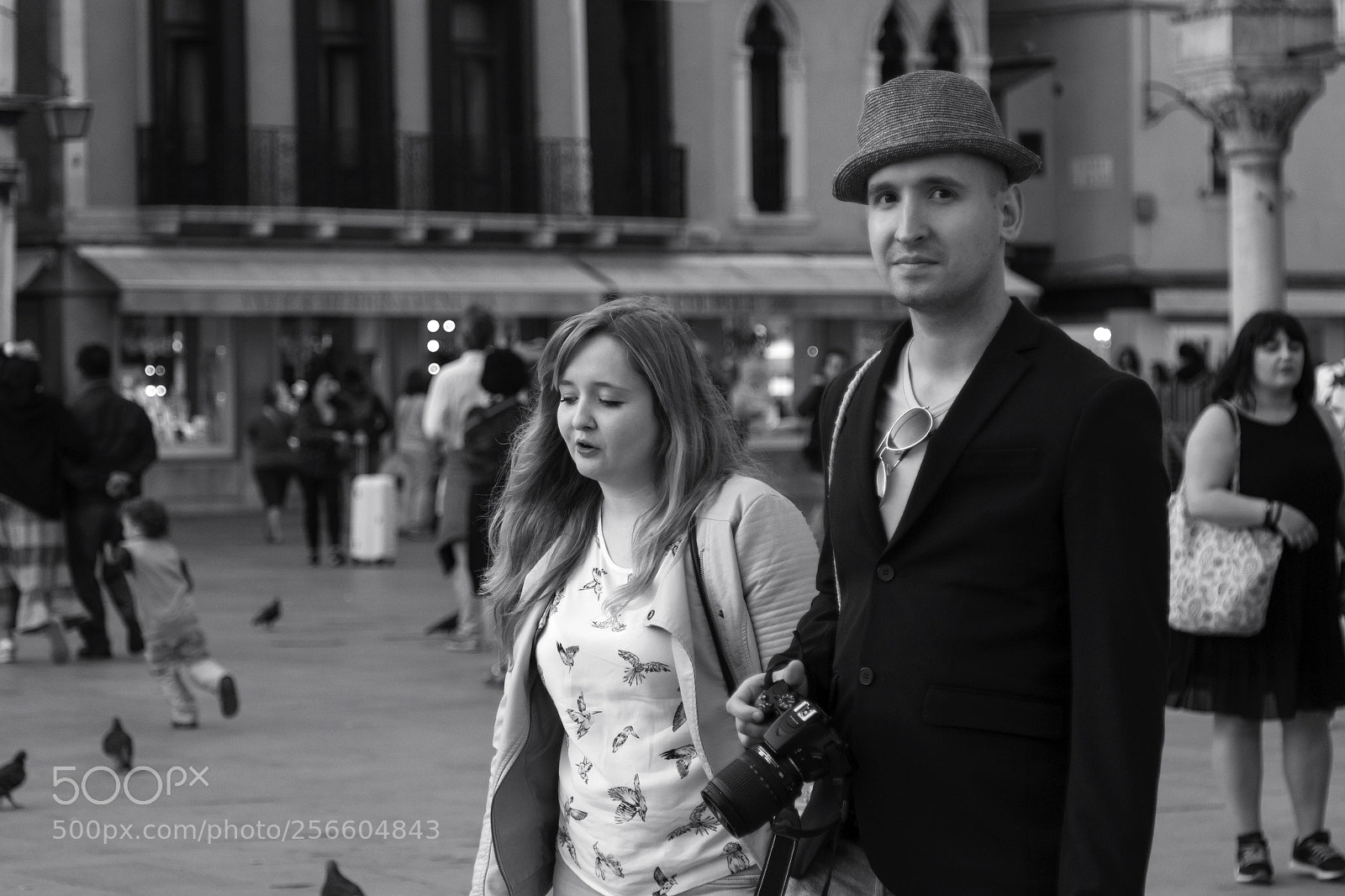Canon EOS 760D (EOS Rebel T6s / EOS 8000D) sample photo. Tourists in piazza san photography