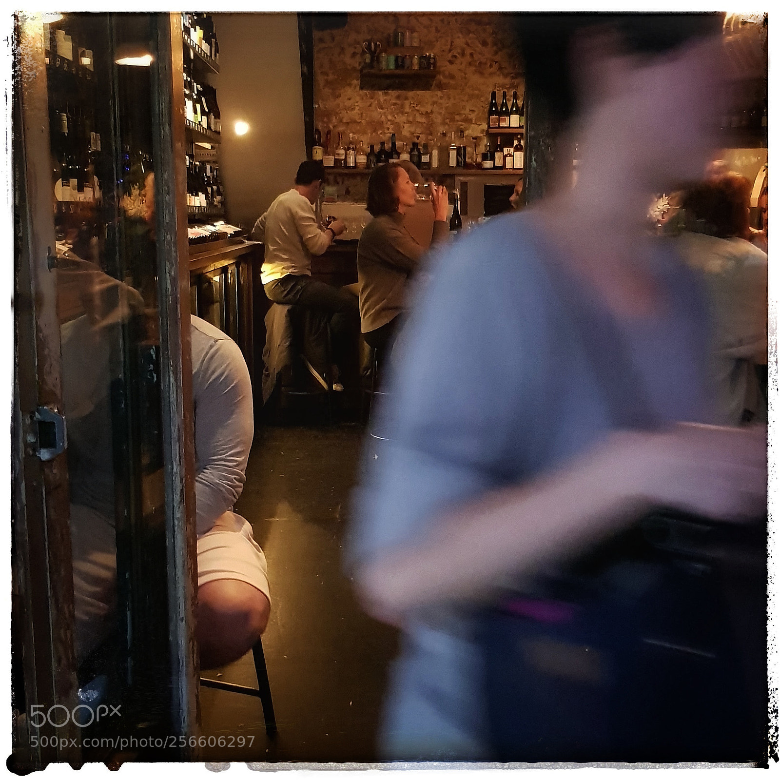 Samsung Galaxy S8 sample photo. Wine in the city photography
