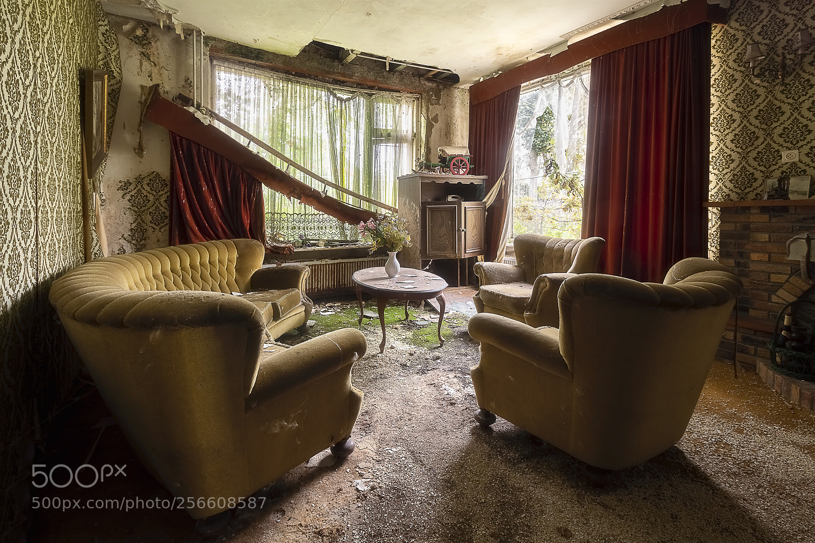 Canon EOS 650D (EOS Rebel T4i / EOS Kiss X6i) sample photo. Abandoned house. photography