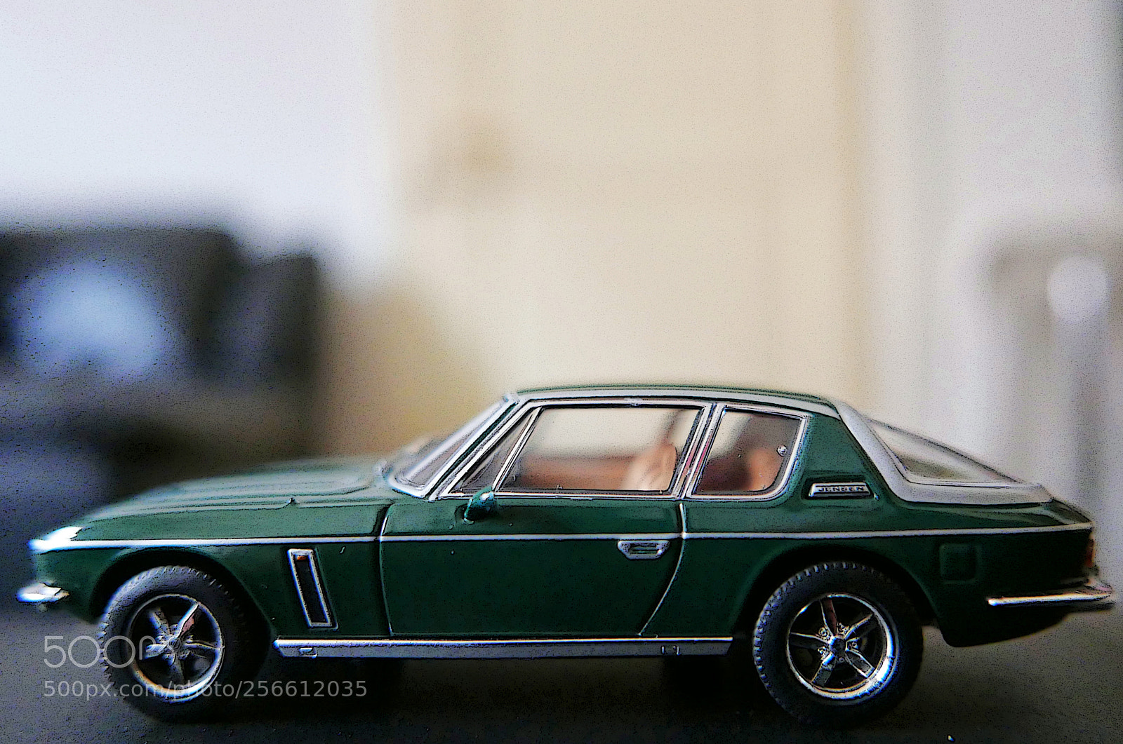 Leica D-Lux (Typ 109) sample photo. An english car in photography