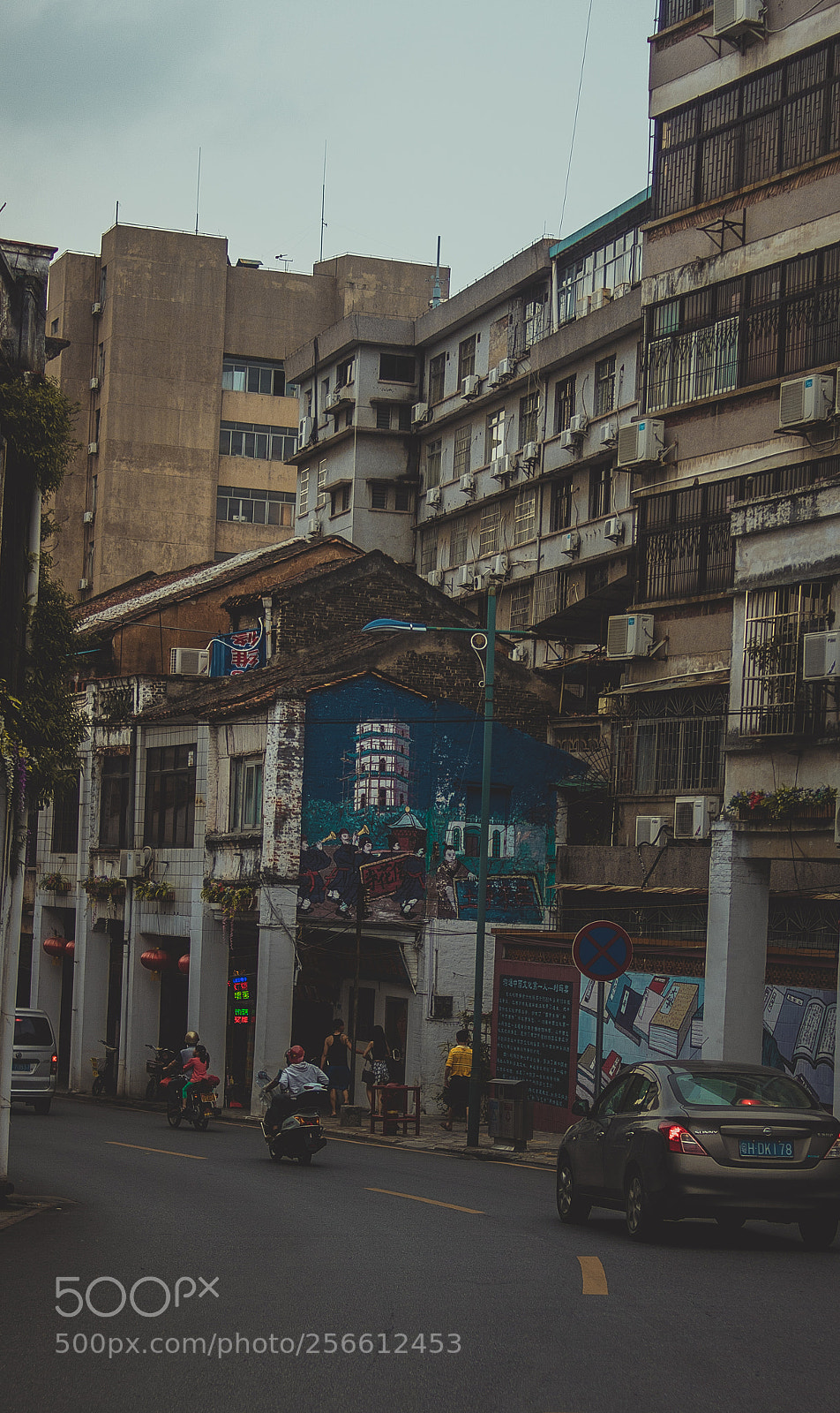 Canon EOS 750D (EOS Rebel T6i / EOS Kiss X8i) sample photo. City building photography