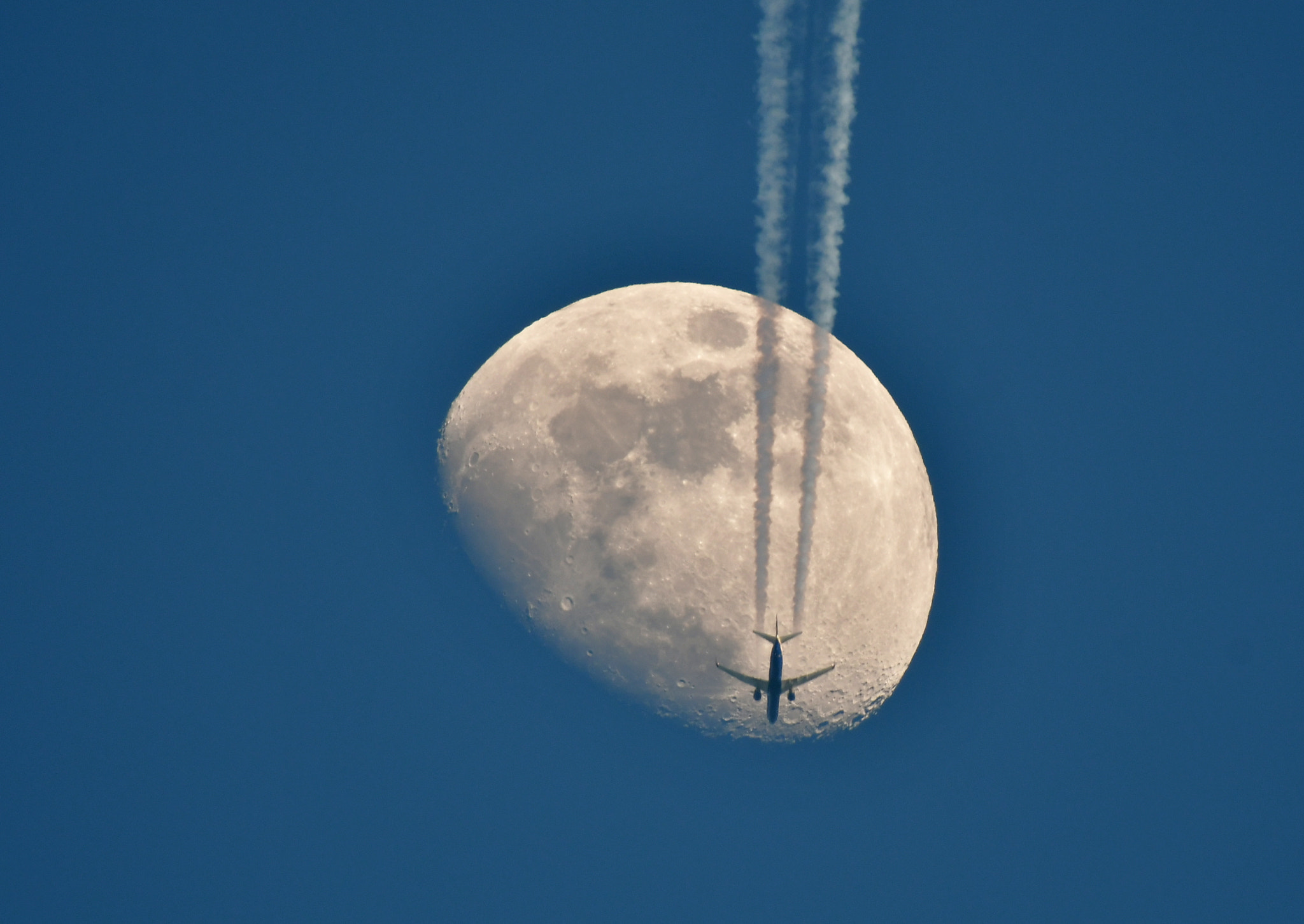 Nikon AF-S Nikkor 200-500mm F5.6E ED VR sample photo. View of the moon photography