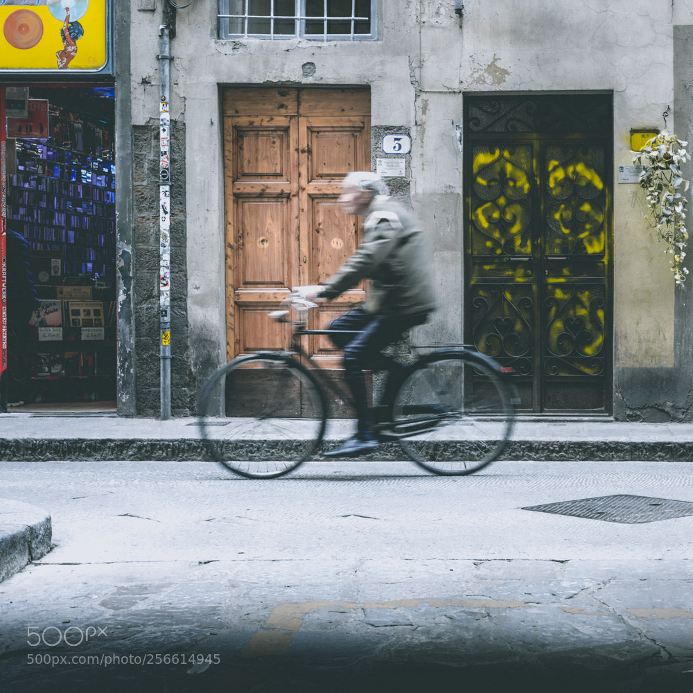 Nikon D810 sample photo. Florence - elderly bicyclist photography