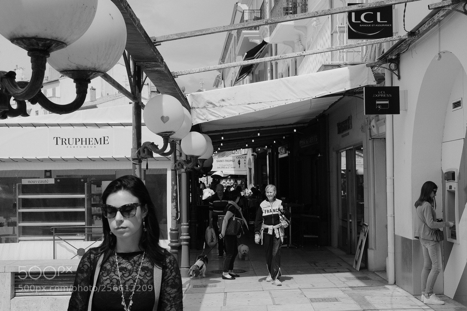 Fujifilm X-Pro2 sample photo. Pavement not for pedestrians photography