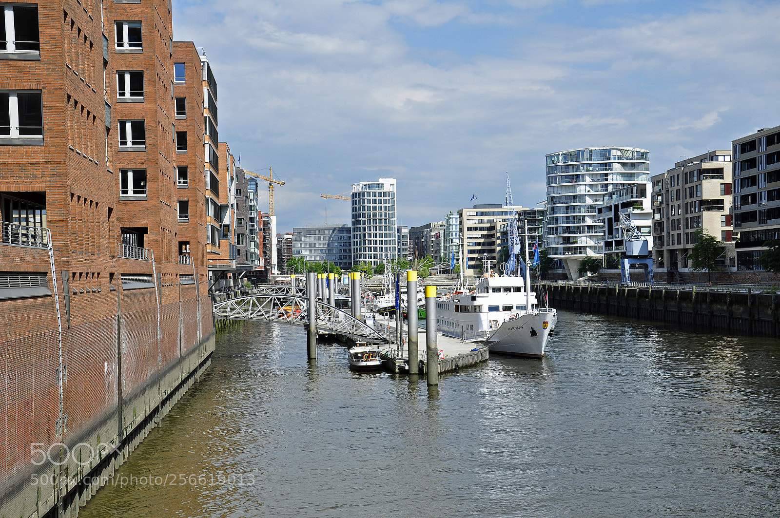 Nikon D90 sample photo. Harbour city hamburg photography