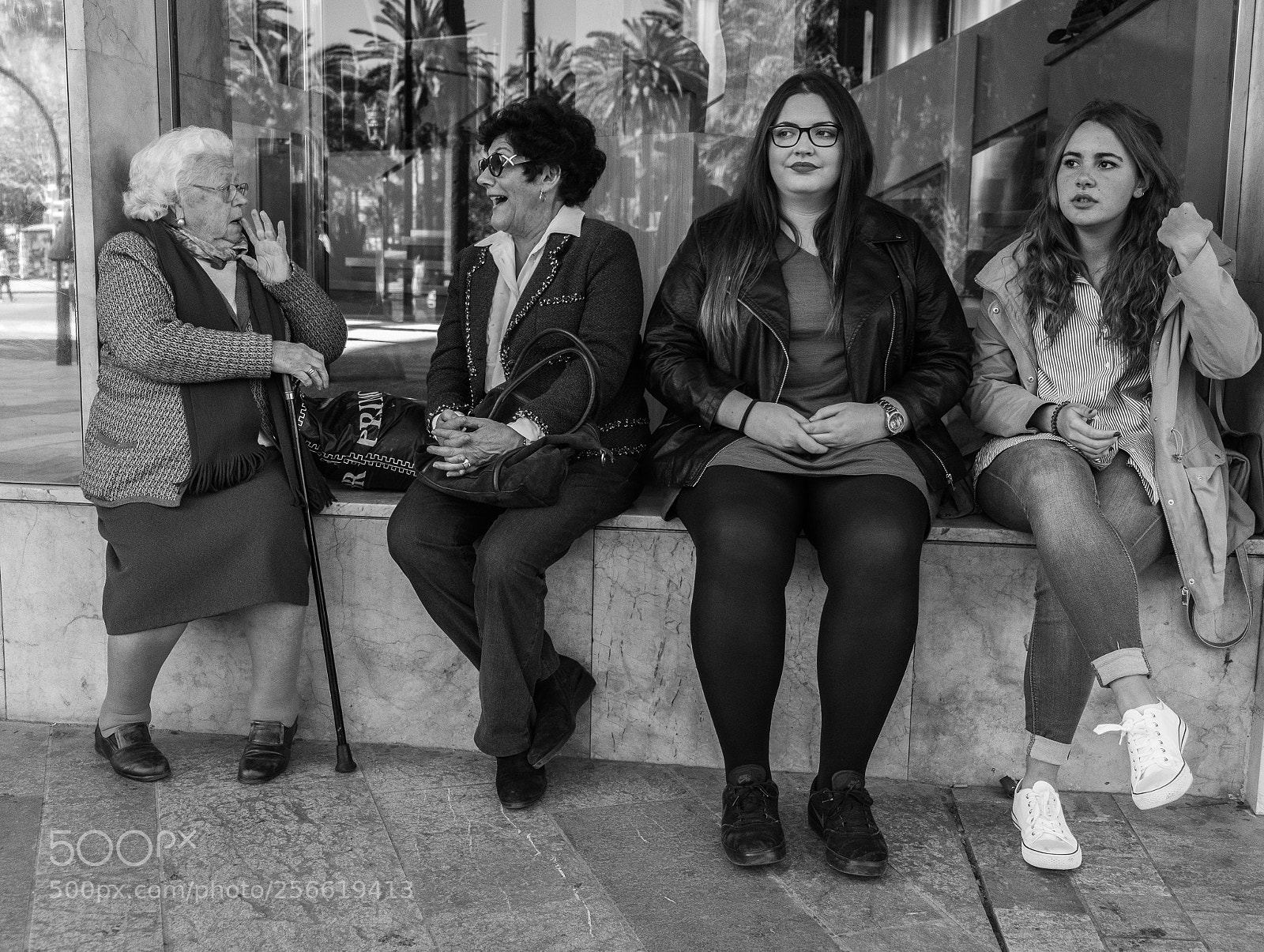 Fujifilm X-T20 sample photo. Seniors talk, juniors learning photography