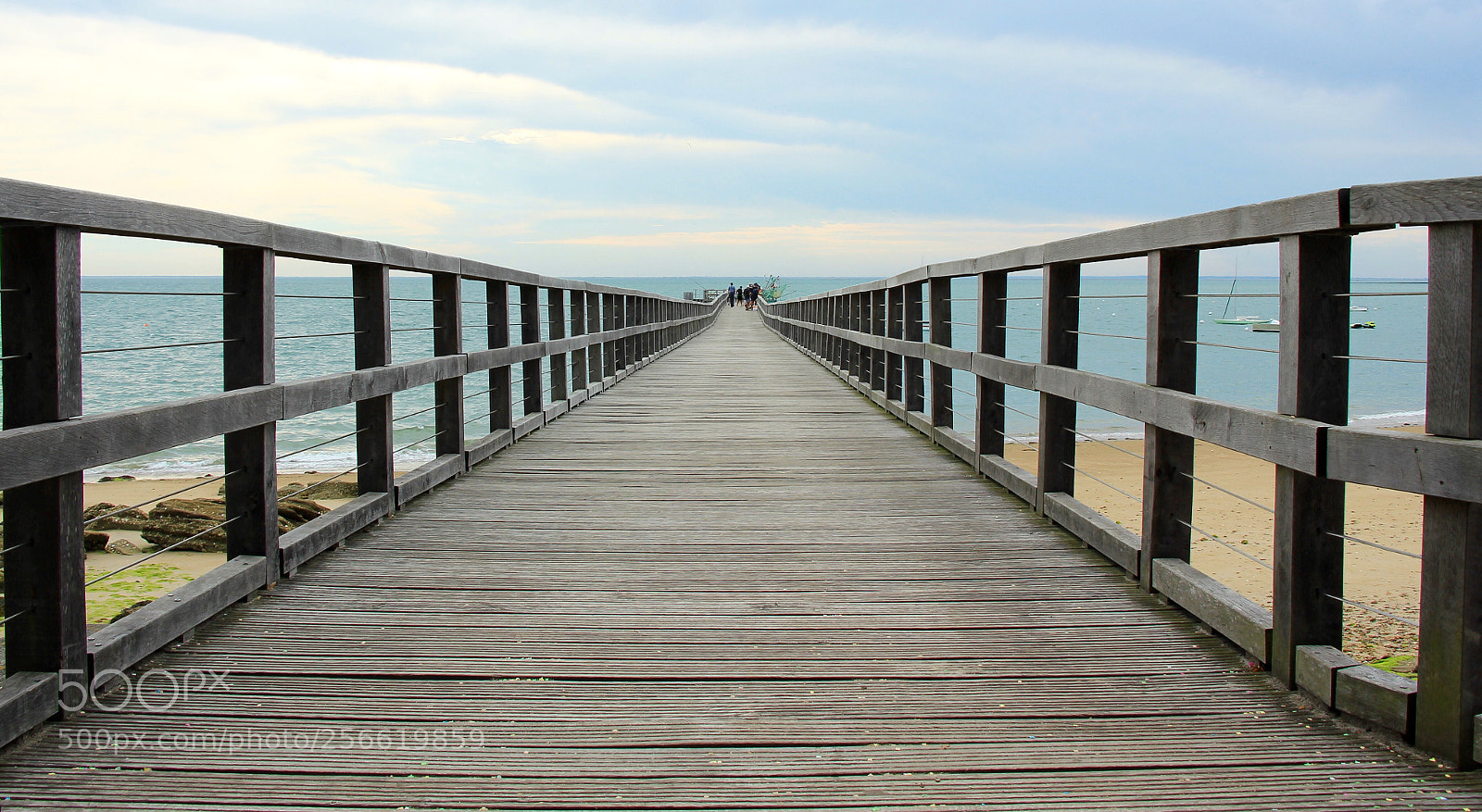 Canon EOS 550D (EOS Rebel T2i / EOS Kiss X4) sample photo. Pier photography