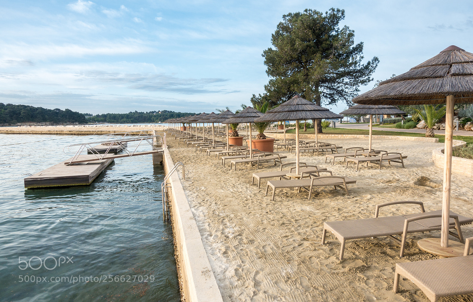 Sony DSC-RX100M5 sample photo. Beach with beach chairs photography