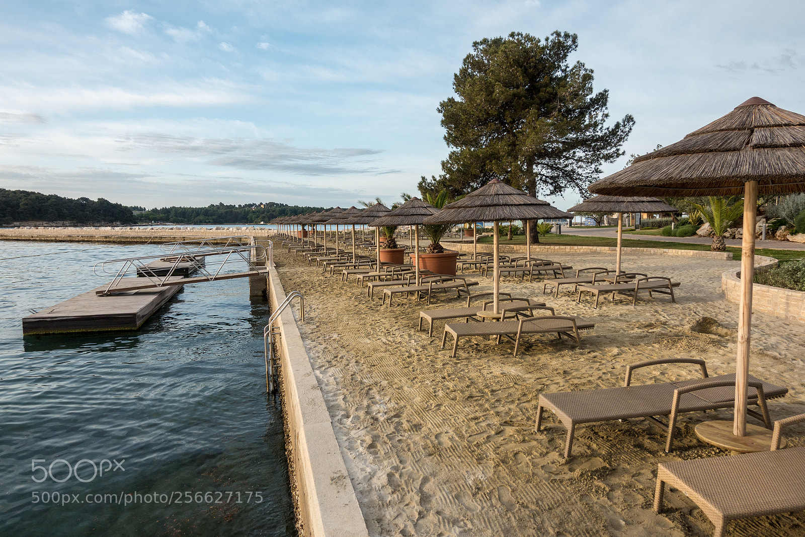 Sony DSC-RX100M5 sample photo. Beach with beach chairs photography