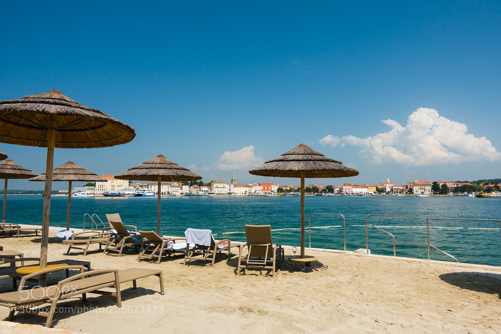 Sony DSC-RX100M5 sample photo. Beach with beach chairs photography