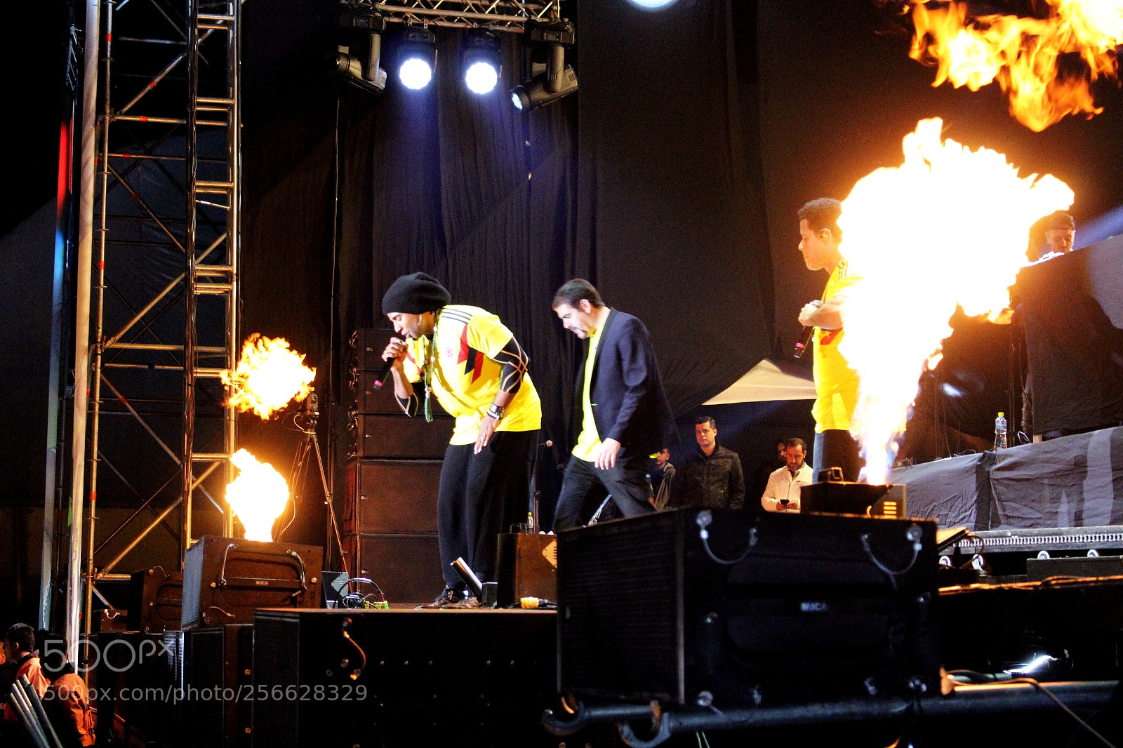 Canon EOS 700D (EOS Rebel T5i / EOS Kiss X7i) sample photo. Orishas en el jamming photography
