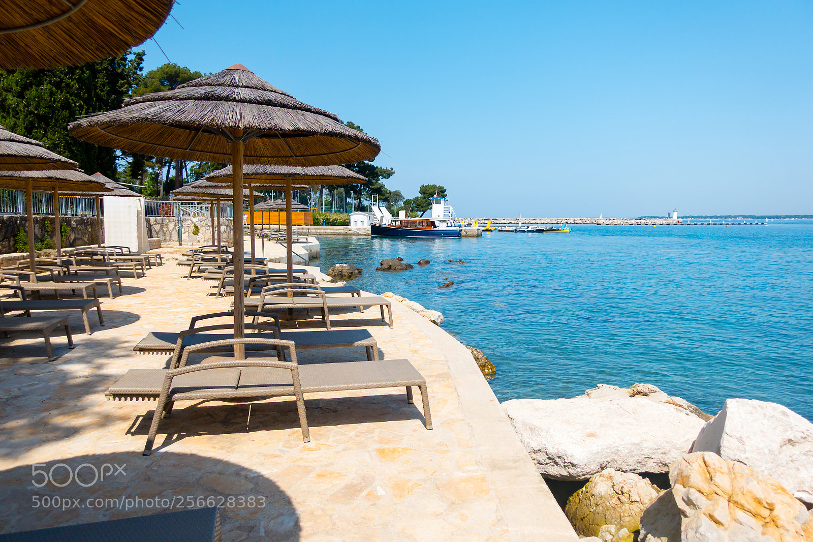 Sony DSC-RX100M5 sample photo. Beach with beach chairs photography