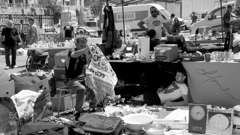Olympus OM-D E-M5 II sample photo. Swap meet photography