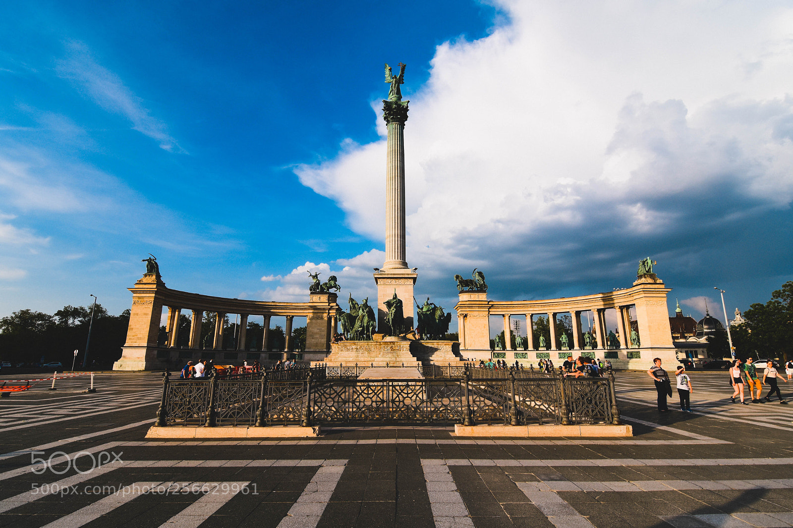 Nikon D7200 sample photo. Heroes square photography